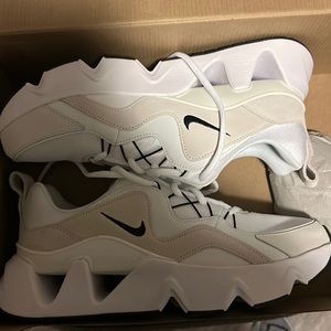 Brand new women Nike RYZ 365